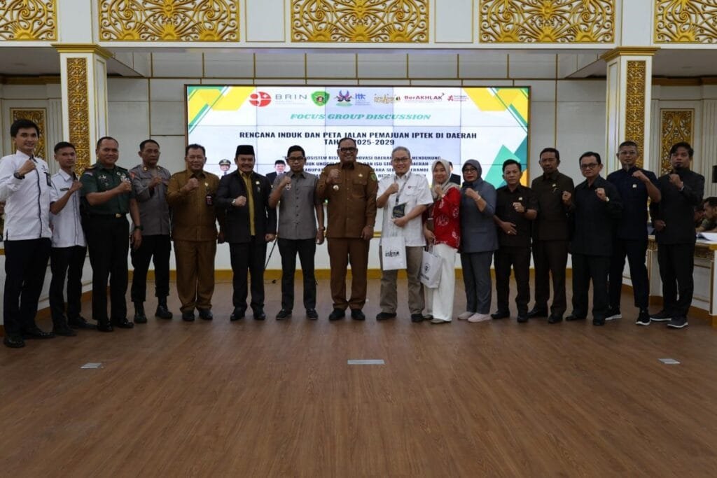FGD terkait Peran Ekosistem Riset dan Inovasi Daerah dalam Mendukung Produk Unggulan dan Isu Strategis Daerah di Kabupaten Penajam Paser Utara sebagai Serambi Nusantara yang Maju, Modern, Berdaya Saing dan Berkelanjutan. (Diskominfo)