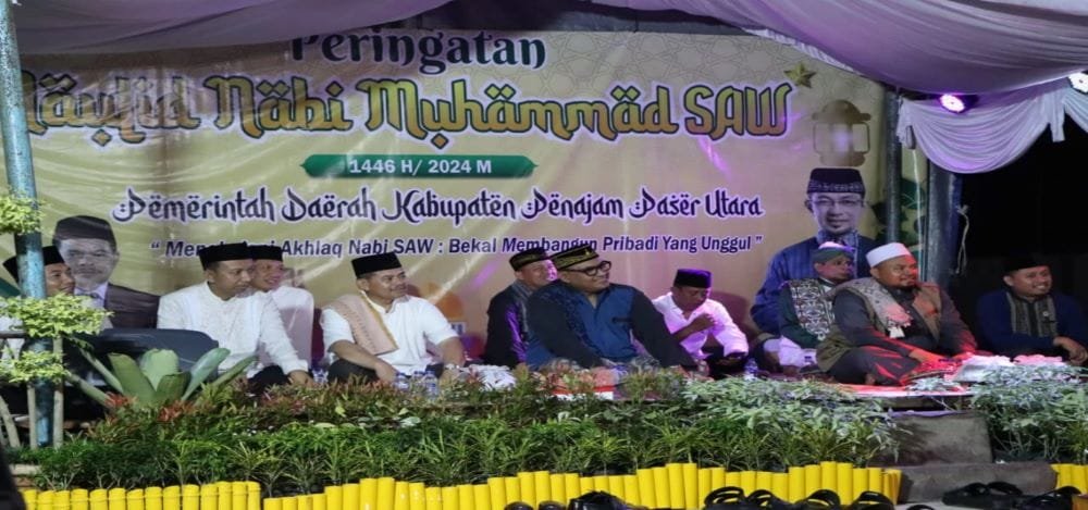 Pj Bupati PPU Muhammad Zainal Arifin bersama Sekda Tohar serta jajaran pejabat di lingkup Pemkab PPU memperingati Maulid Nabi Muhammad SAW, di rumah jabatan bupati.
