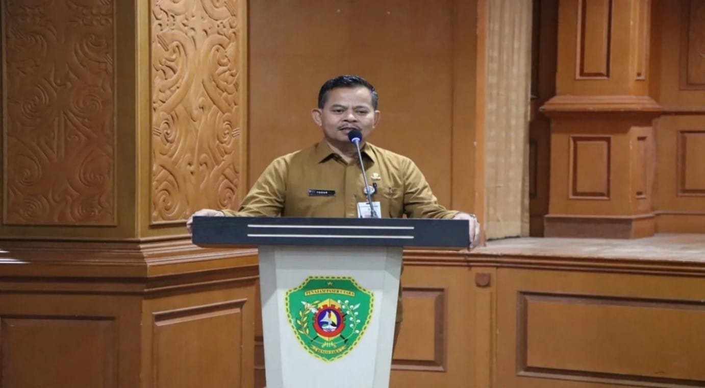 Sekda PPU Tohar saat membuka rakor kearsipan daerah.