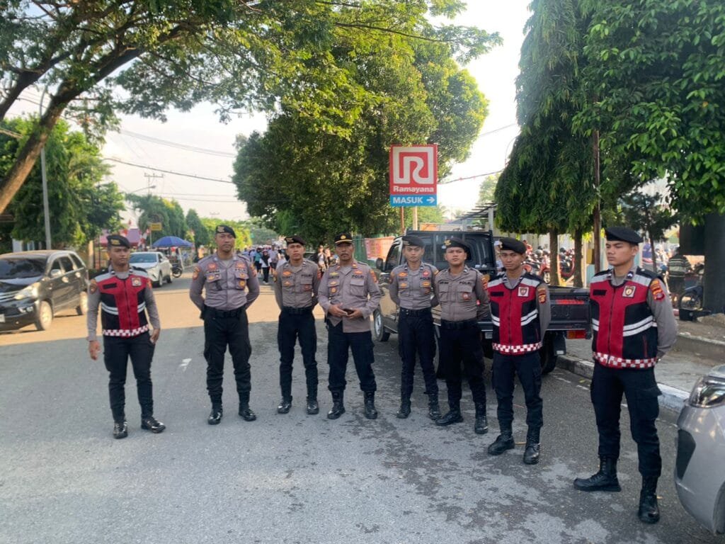 WhatsApp Image 2024 11 08 at 07.06.12 Pastikan berjalan lancar, Polres Bontang amankan Jalan Sehat untuk Sukseskan Pilkada 2024 di Halaman Parkir Ramayana PROKALTIM