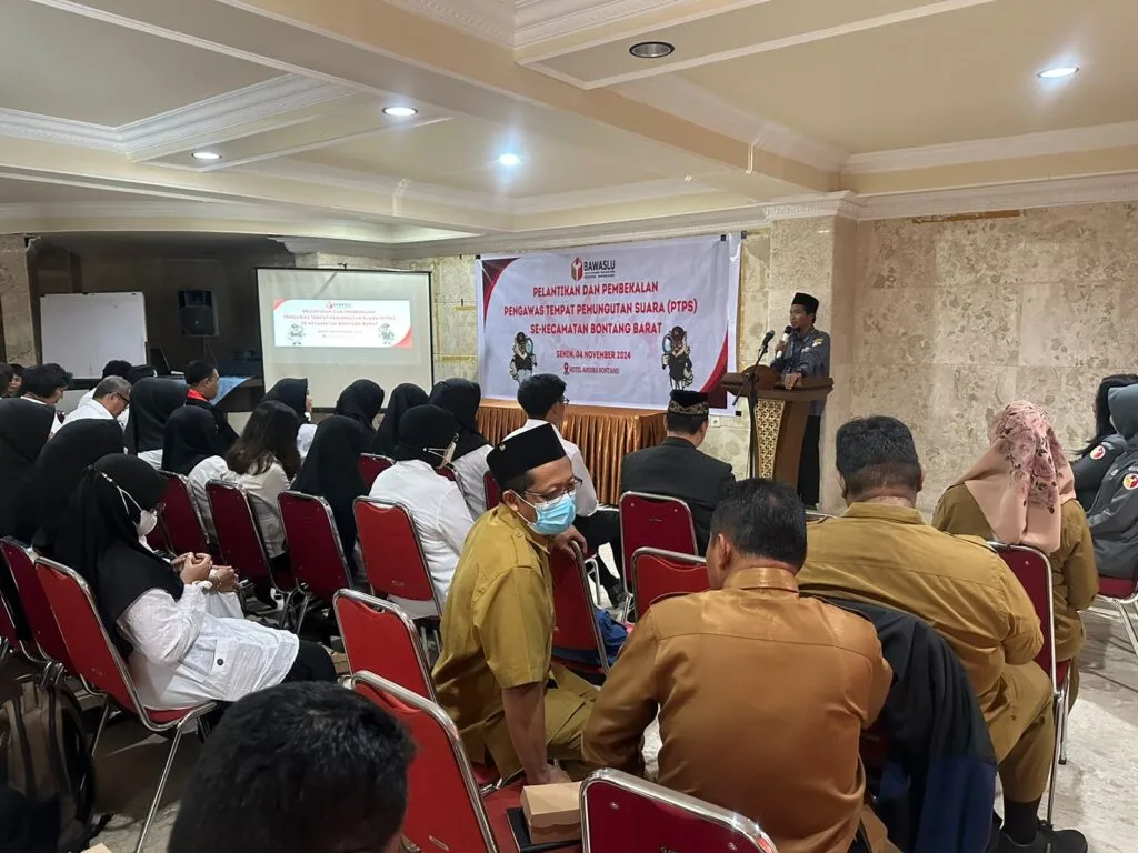 WhatsApp Image 2024 11 09 at 12.47.11 Pelantikan Pengawas Tempat Pemungutan Suara (PTPS) Se-Kecamatan Bontang Barat di Hotel Andika PROKALTIM