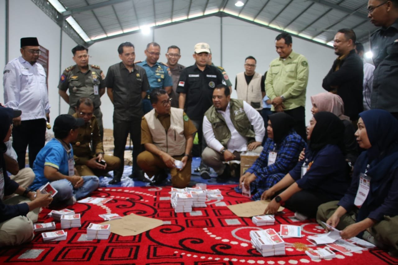 WhatsApp Image 2024 11 12 at 15.40.46 Pjs Wali Kota Balikpapan: Logistik Semua Sudah Lengkap dan Sedang Proses Pelipatan Surat Suara PROKALTIM