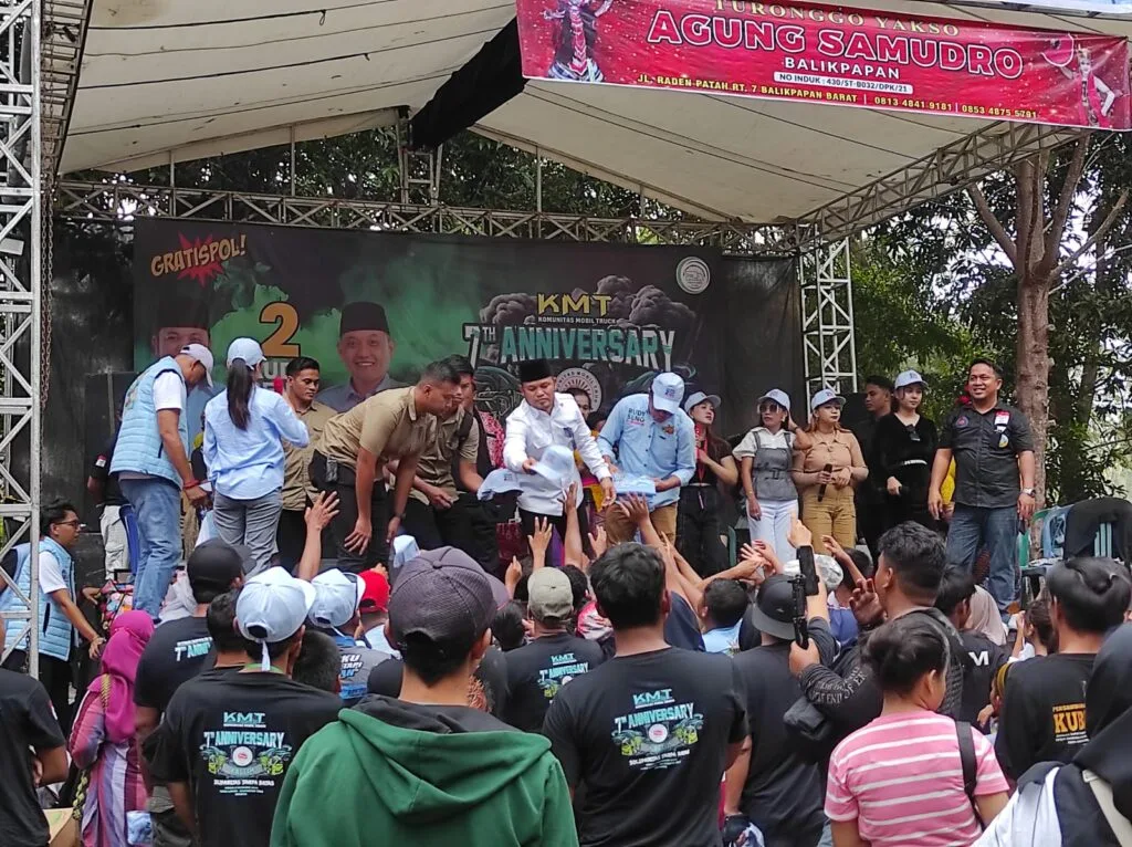 WhatsApp Image 2024 11 18 at 08.53.26 Komunitas Mobil Truk se-Kalimantan Beri Dukungan untuk Rudy-Seno di Pilgub Kaltim di Pantai Lamaru PROKALTIM