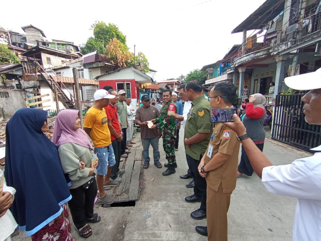 WhatsApp Image 2024 11 26 at 20.28.34 Sambangi Korban Kebakaran, LPM Balikpapan Beri Bantuan Uang Tunai ke 33 Warga Gunung Sari Ilir PROKALTIM