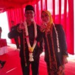 Calon Wali Kota Balikpapan Petahana Rahmad Mas’ud Bersama Istri Nyoblos di TPS 004 Baru Tengah Disambut dengan Tarian Mahligai