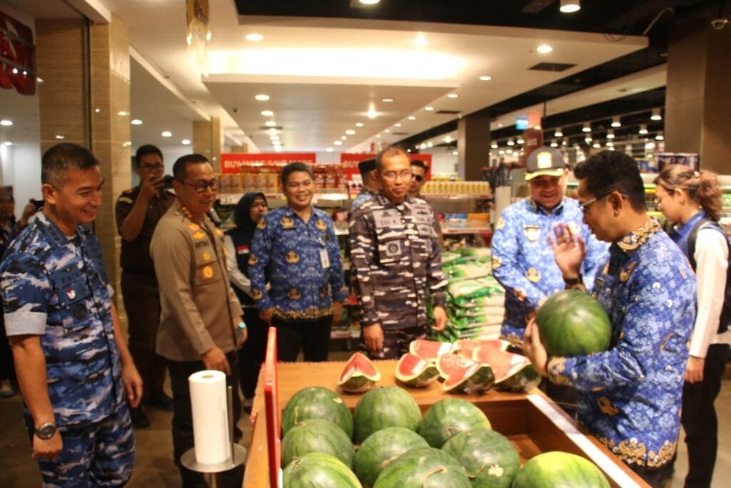 WhatsApp Image 2024 12 17 at 19.04.05 Wali Kota Balikpapan Lakukan Sidak Cek Kualitas Parcel dan Makanan Jelang Natal PROKALTIM