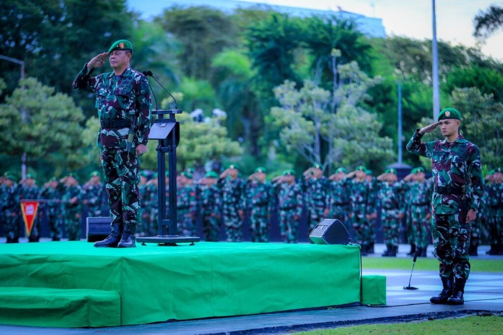 WhatsApp Image 2024 12 18 at 22.10.25 Kodam VI/Mulawarman Gelar Upacara 17 Desember 2024 dan Berikan Penghargaan kepada Prajurit Berprestasi PROKALTIM