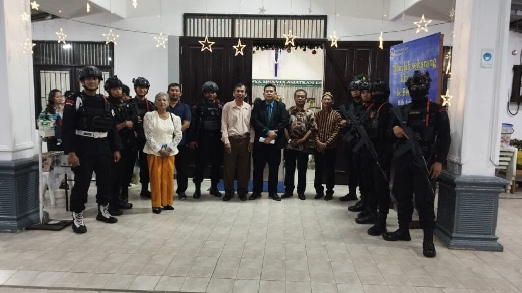 WhatsApp Image 2024 12 25 at 13.48.07 Patroli Brimob Polda Kaltim Cipta Kondisi untuk Keamanan Natal dan Pasca Pilkada di Balikpapan PROKALTIM