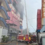 Mall Glodok Plaza Terbakar, Pemadaman Masih Berlangsung Hingga Kamis Siang