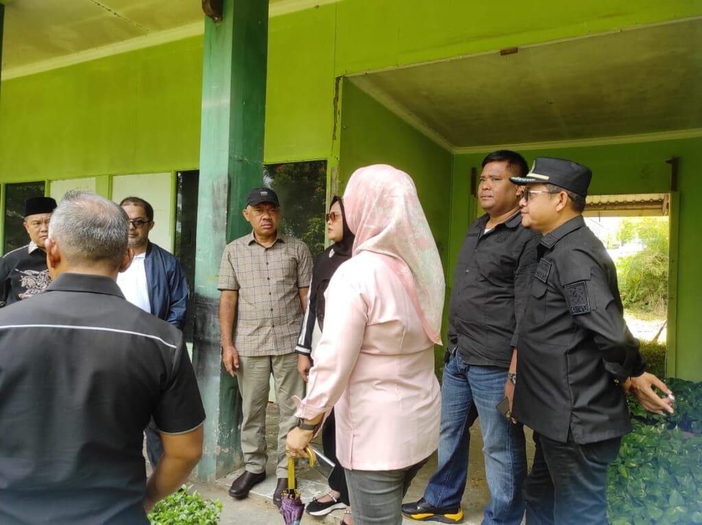 WhatsApp Image 2025 01 17 at 22.47.51 1 Komisi II DPRD Balikpapan Tinjau Lokasi Ex Pasar Burung untuk Revitalisasi Pasar UMKM PROKALTIM