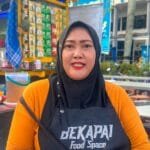 Ana ibu rumah tangga pemgguna listrik 900Va yang sehari hari berjualan di Taman Bekapai memanfaatkan diskon tarif listrik untuk meningkatkan produktivitas usahanya