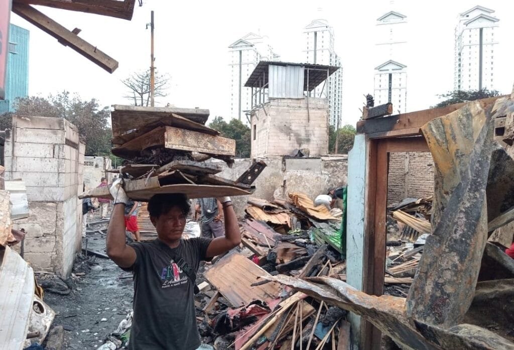 WhatsApp Image 2025 01 23 at 10.36.26 Polres Buka Dapur Umum untuk Korban Kebakaran Kemayoran PROKALTIM