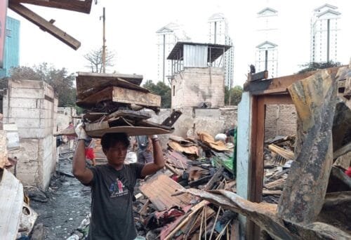 WhatsApp Image 2025 01 23 at 10.36.26 Polres Buka Dapur Umum untuk Korban Kebakaran Kemayoran PROKALTIM