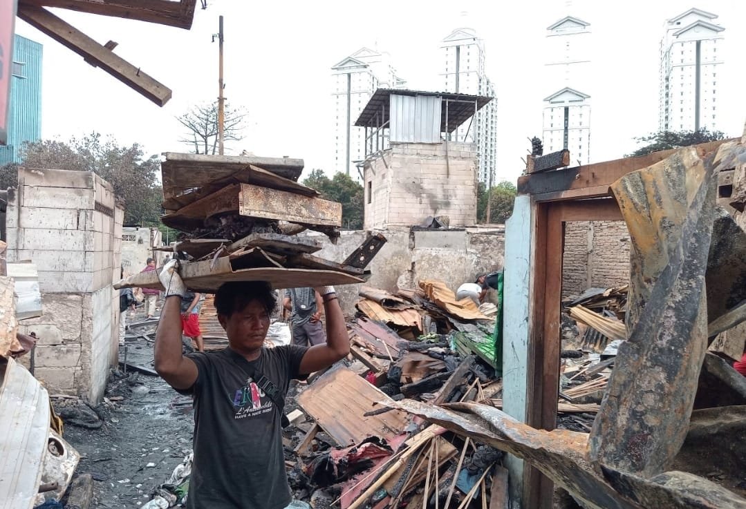 WhatsApp Image 2025 01 23 at 10.36.26 Polres Buka Dapur Umum untuk Korban Kebakaran Kemayoran PROKALTIM