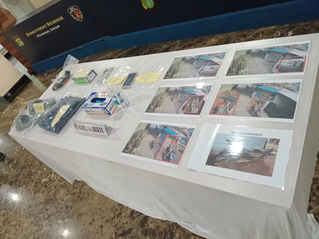Barang bukti Polisi Ungkap Modus Operandi Pencuri Ponsel Anak di Jagakarsa PROKALTIM