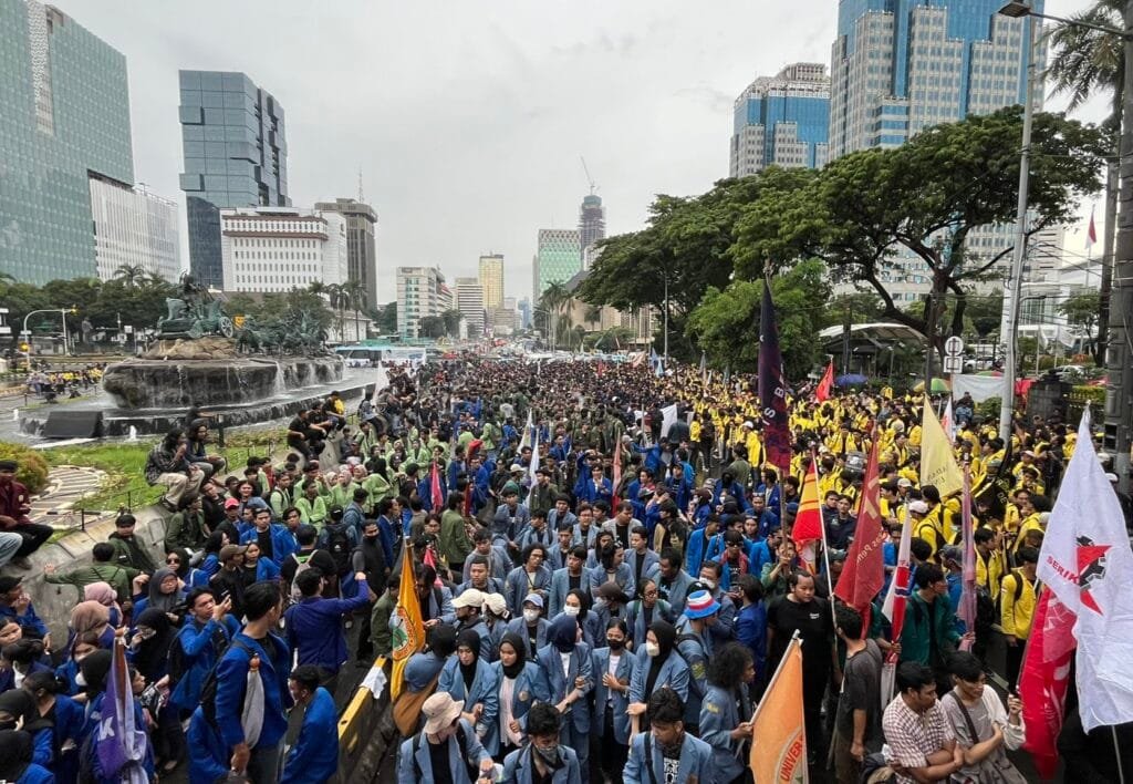 Indonesia Gelap Koalisi Masyarakat Sipil Gelar Aksi “Indonesia Gelap”, Soroti Kebijakan Pemerintah PROKALTIM