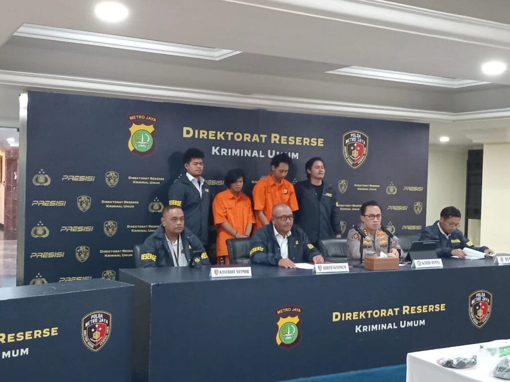Konferensi Pers Penangkapan Pencuri Polda Metro Jaya Tangkap Dua Pelaku Perampasan Ponsel Anak di Jagakarsa PROKALTIM