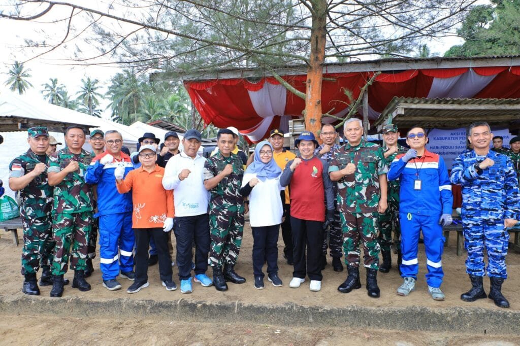 WhatsApp Image 2025 02 23 at 21.02.56 Pangdam VI/Mulawarman Pimpin Aksi Bersih Pantai dalam Memperingati HPSN 2025 di Penajam Paser Utara PROKALTIM
