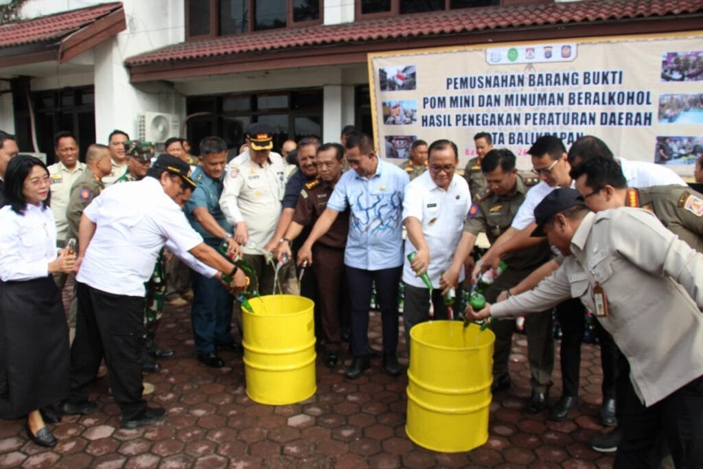 WhatsApp Image 2025 02 26 at 15.20.32 Satpol PP Balikpapan Tutup 37 POM dan Sita 1.089 Botol Miras dalam Operasi Penertiban 2024 PROKALTIM