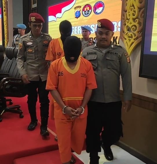 WhatsApp Image 2025 02 27 at 19.04.55 1 Polda Kaltim Ungkap Peredaran Narkotika Jenis Sabu 9 Kg, Dua Tersangka Diamankan PROKALTIM