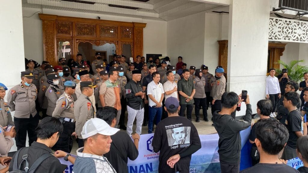 WhatsApp Image 2025 02 28 at 22.24.56 Aliansi Kota Minyak Gelar Aksi Damai di Kantor DPRD Balikpapan, Ketua DPRD Apresiasi Tindakan Mahasiswa PROKALTIM
