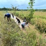 TNI Berikan Dukungan untuk Petani dengan Pembersihan Irigasi dalam Program TMMD ke-123