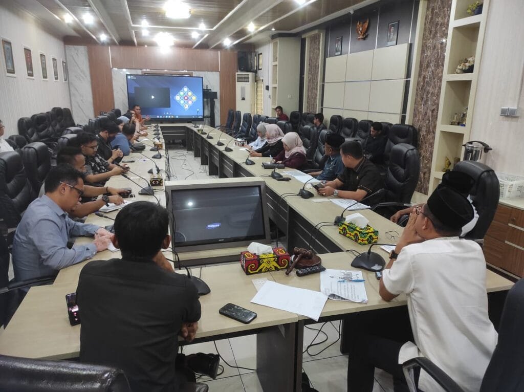WhatsApp Image 2025 03 08 at 11.31.36 Komisi II DPRD Balikpapan Gelar RDP Bahas Perlindungan UMKM dari Dampak Maraknya Toko Ritel Nasional PROKALTIM