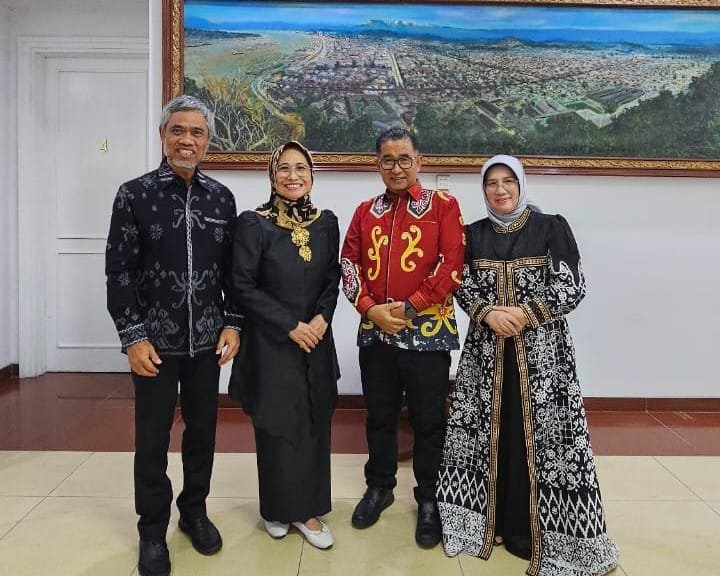 WhatsApp Image 2025 03 09 at 19.30.38 1 Hetifah Hadiri Pisah Sambut Gubernur Kaltim: Apresiasi untuk Akmal Malik dan Harapan Besar untuk Rudy Mas’ud PROKALTIM