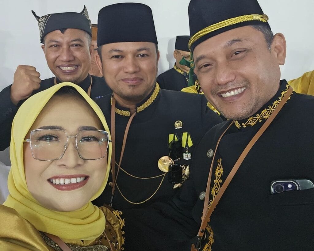 WhatsApp Image 2025 03 09 at 19.30.38 Hetifah Hadiri Pisah Sambut Gubernur Kaltim: Apresiasi untuk Akmal Malik dan Harapan Besar untuk Rudy Mas’ud PROKALTIM
