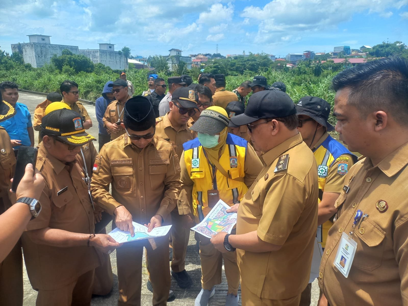 Wali Kota Bersama Wakil Wali Kota Balikpapan Tinjau Langsung Lokasi Pengendalian Banjir, Pastikan Penanganan Cepat Dilakukan