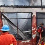 Kebakaran Melanda Toko Suku Cadang dan Rumah Warga di Balikpapan, Seorang Perempuan Lansia Terluka