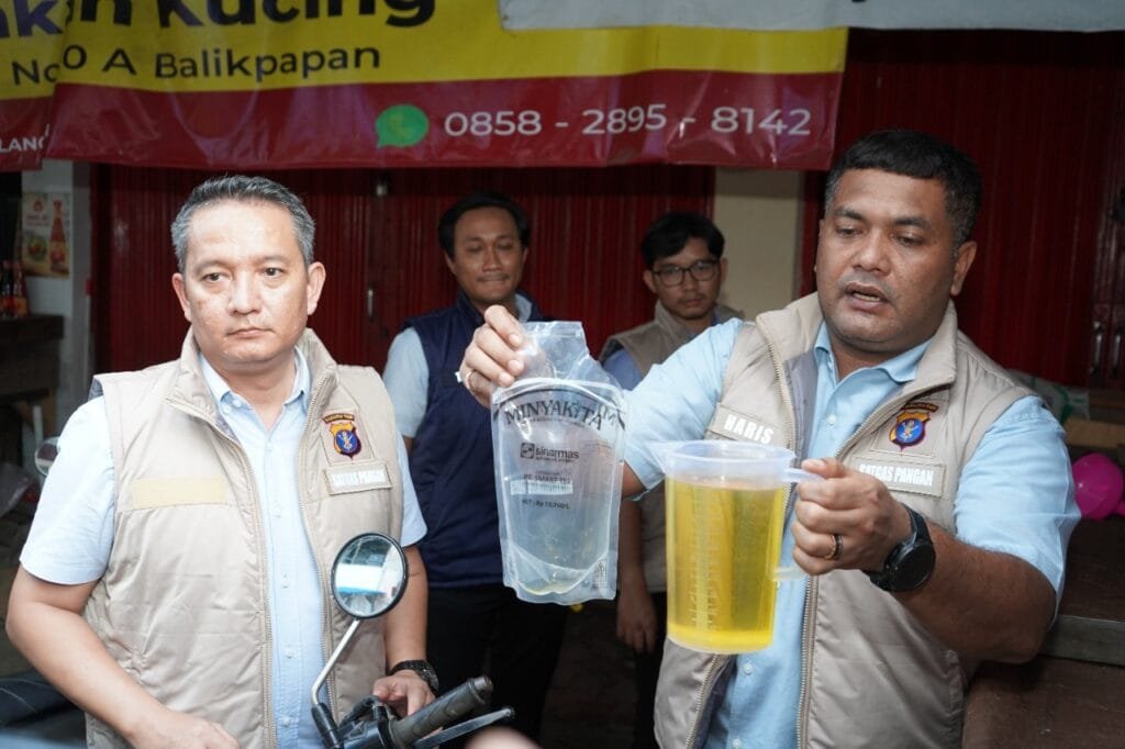 WhatsApp Image 2025 03 12 at 22.38.57 1 Polda Kaltim Lakukan Sidak di Pasar Pandan Sari Balikpapan untuk Cek Keakuratan Takaran Minyakita PROKALTIM