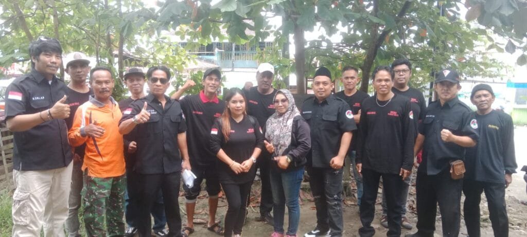 WhatsApp Image 2025 03 21 at 23.54.18 1 Laskar Gepak Balikpapan Barat Bagikan Takjil Berkah di Bulan Ramadan PROKALTIM