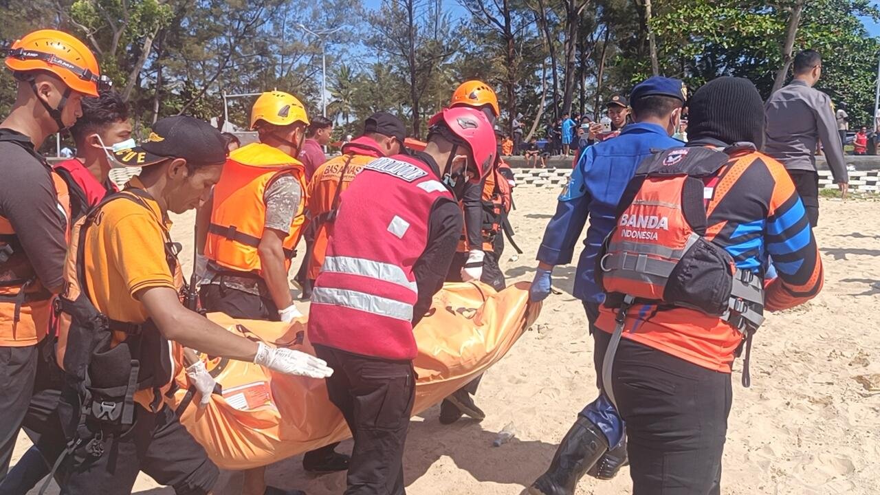 Nelayan Tenggelam di Perairan Balikpapan Ditemukan, Batalyon A Brimob Kaltim Bantu Proses Evakuasi