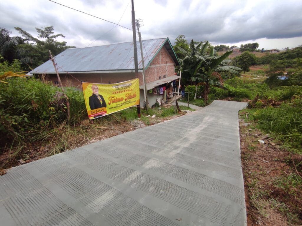 WhatsApp Image 2025 04 15 at 08.08.00 Anggota DPRD Suriani Realisasikan Aspirasi Warga, Infrastruktur Balikpapan Timur Terus Dibangun PROKALTIM