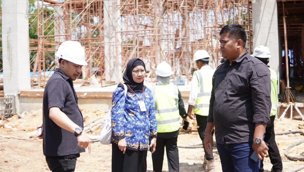 Komisi II DPRD Balikpapan Lakukan Kunjungan ke Proyek Gedung Gabungan DKP3 dan Disdag