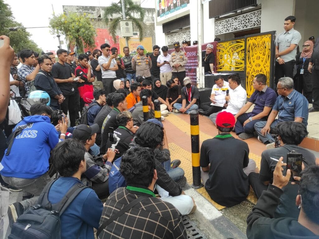 WhatsApp Image 2025 05 22 at 09.26.26 Krisis BBM di Balikpapan, Aliansi Kota Minyak Gelar Aksi dan Meminta DPRD Balikpapan Desak Pertamina Bertanggung Jawab PROKALTIM
