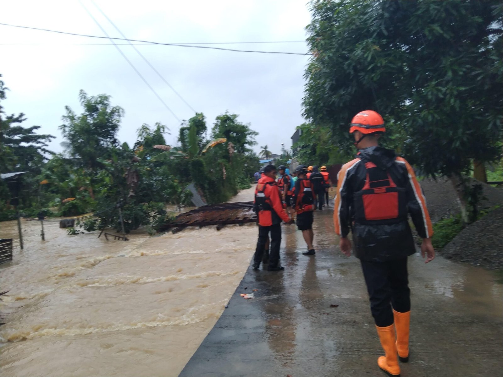 WhatsApp Image 2025 05 28 at 15.06.47 1 scaled Bocah 2 Tahun Hanyut di Parit Saat Hujan Deras, Tim SAR Terus Lakukan Pencarian di Balikpapan PROKALTIM