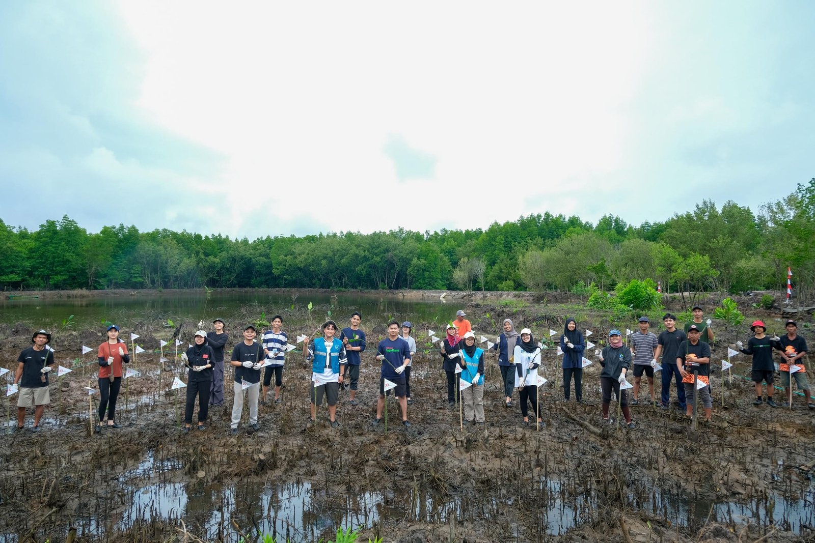 WhatsApp Image 2025 06 02 at 12.23.34 1 Tiga Dekade Telkomsel, Kolaborasi Bersama Ciro Waste Majukan Indonesia Melalui Penanaman 600 Bibit Mangrove di Balikpapan PROKALTIM