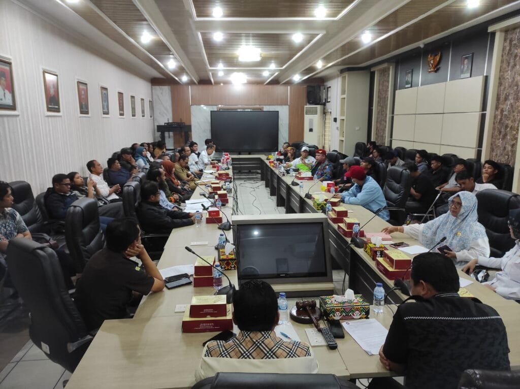 WhatsApp Image 2025 06 02 at 21.41.26 Komisi IV DPRD Balikpapan Terima Audensi Sejumlah Perwakilan Buruh dan Serikat Pekerja Terkait PHK dan BPJS PROKALTIM