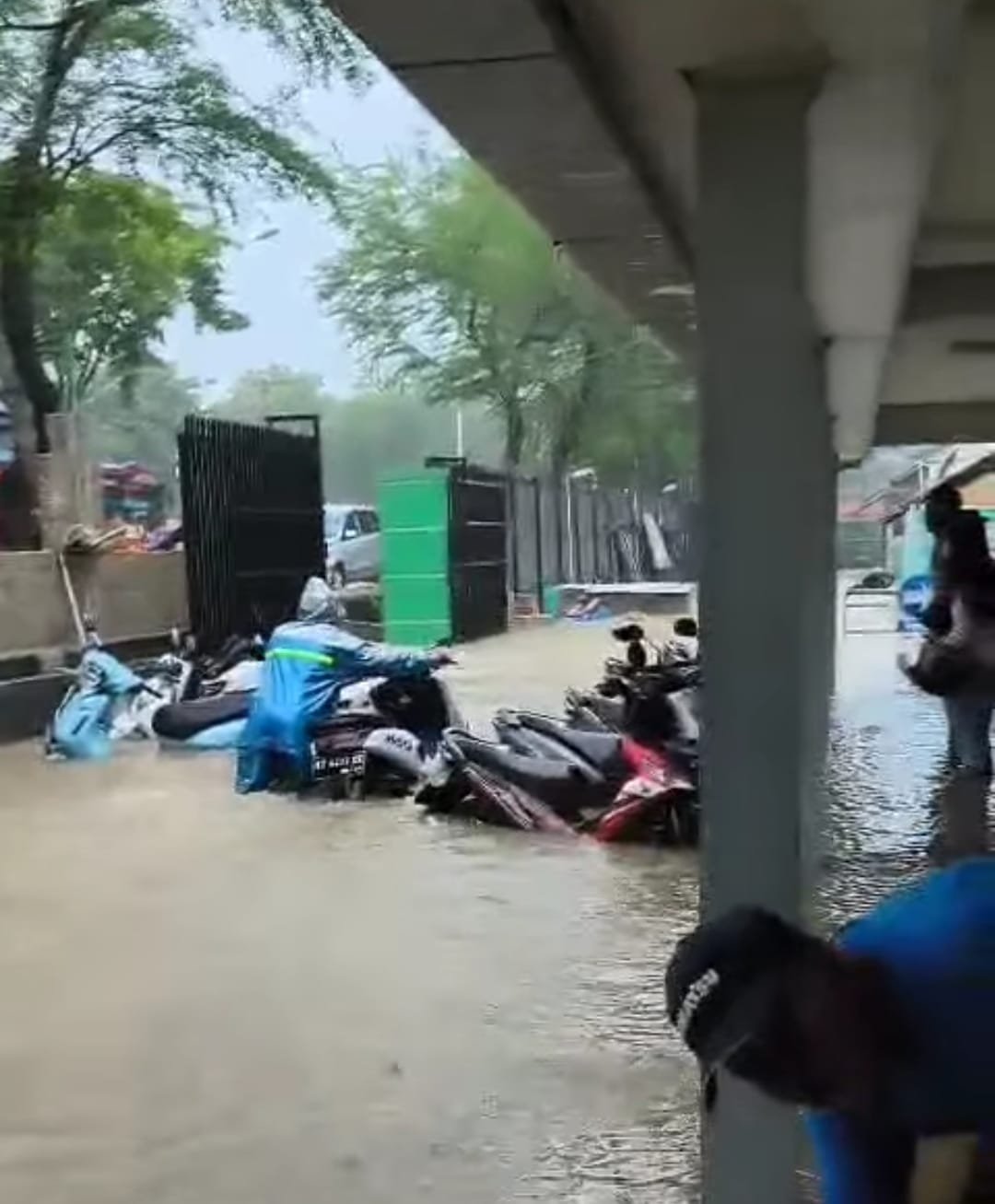 WhatsApp Image 2025 06 19 at 19.24.50 Balikpapan Dilanda Banjir dan Longsor, 7 Permukiman Terendam dan 24 Titik Jalan Tergenang PROKALTIM