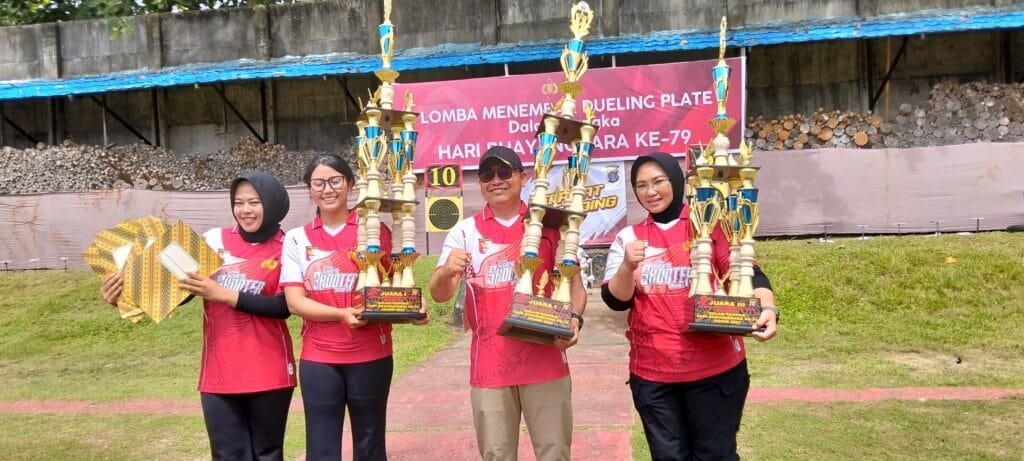 WhatsApp Image 2025 06 21 at 19.41.24 Kapolresta Balikpapan Borong Trofi di Kejuaraan Menembak HUT Bhayangkara ke-79 PROKALTIM