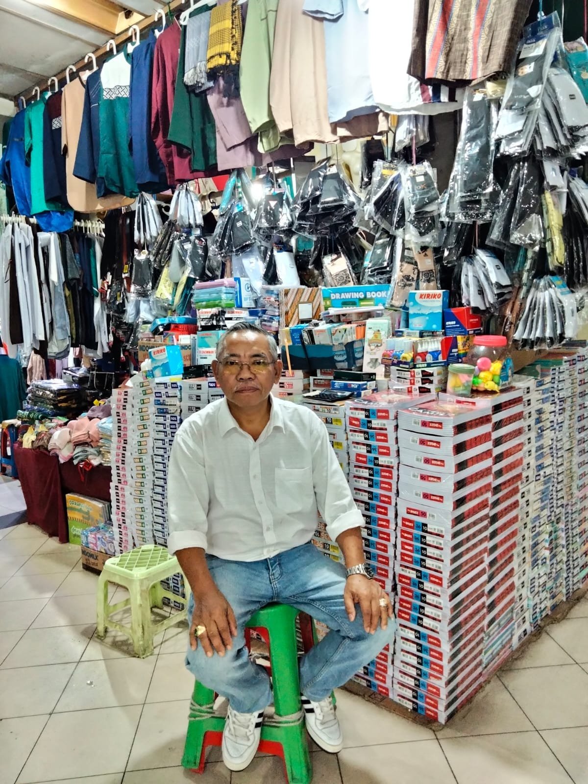 Jelang Tahun Ajaran Baru, Kios H Irma Efendi&hellip;