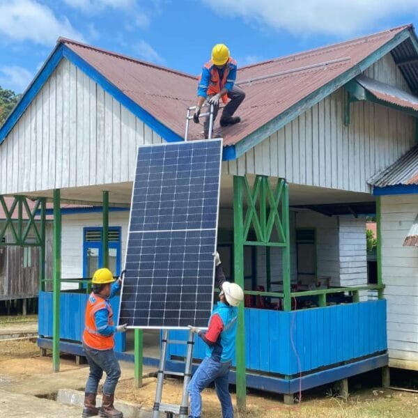 Hadirkan Terang di 54 Sekolah, Komitmen PLN UID&hellip;