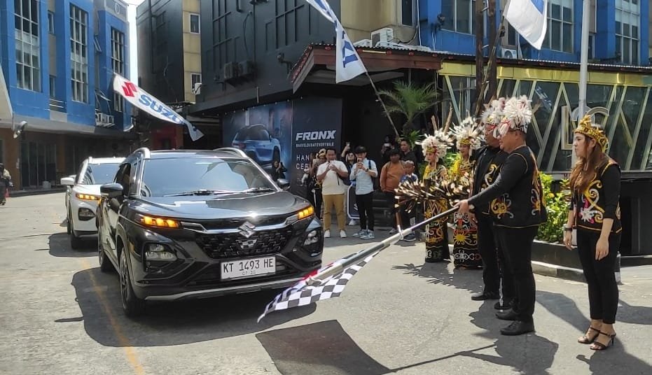 WhatsApp Image 2025 07 12 at 17.10.31 Simbolis 10 Konsumen di Balikpapan Jadi Pemilik Pertama Suzuki Fronx, Momentum Awal Perjalanan SUV Canggih Ini di Kalimantan PROKALTIM