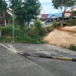 Waduk Korpri Blok 2 di RT 5, Kelurahan Sepinggan Baru, kian terabaikan. Endapan lumpur menumpuk, lampu penerangan tak lagi berfungsi, dan saat hujan datang, kekhawatiran warga meningkat