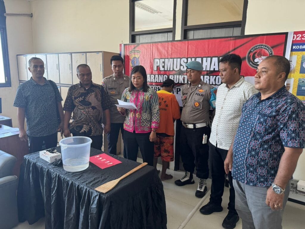 WhatsApp Image 2025 07 30 at 16.09.03 Satresnarkoba Balikpapan Musnahkan Sabu, Ini Jumlahnya! PROKALTIM