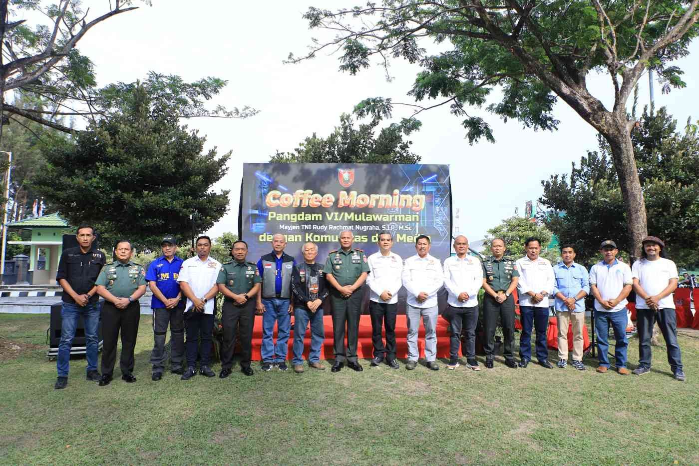 Coffee Morning Pangdam Coffee Morning Pangdam, Kodam Diserbu Media dan Berbagai Jenis Kendaraan PROKALTIM