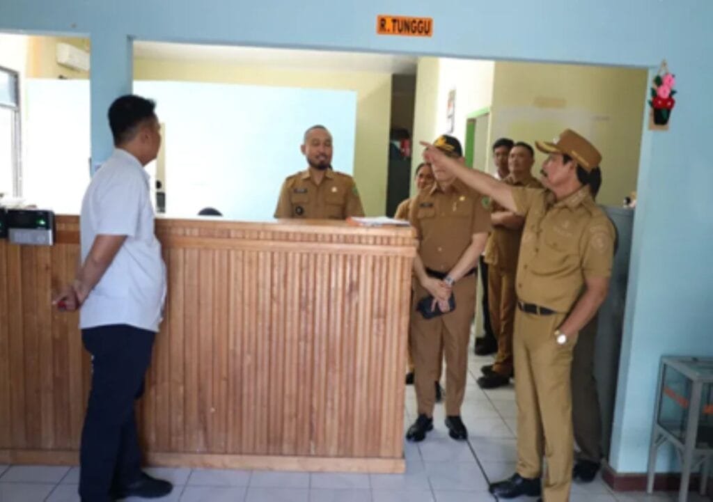 Picture19 1 Sidak ke Sejumlah Kelurahan, Waris Muin Minta Pegawai Datang Tepat Waktu PROKALTIM