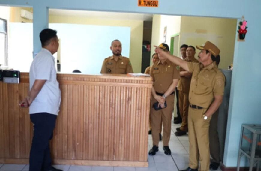 Sidak ke Sejumlah Kelurahan, Waris Muin Minta Pegawai Datang Tepat Waktu